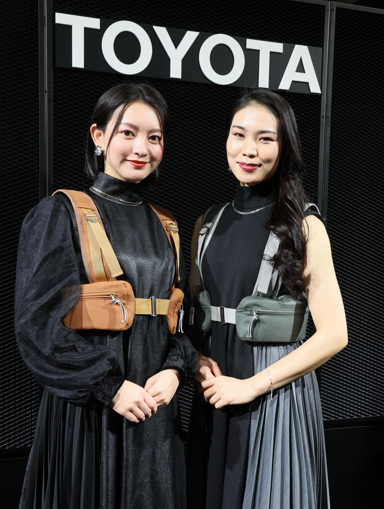 トヨタブースは彼女たちがご案内してくれます（撮影・加藤哉）