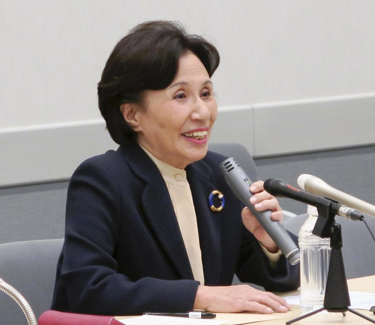 国会内で記者会見する田中真紀子元外相（共同）