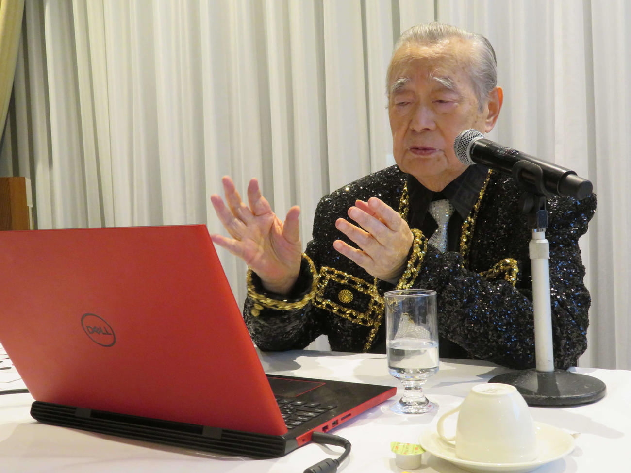 来年1月に米国で歌手デビューすることを正式に発表したドクター・中松氏（撮影・村上幸将）