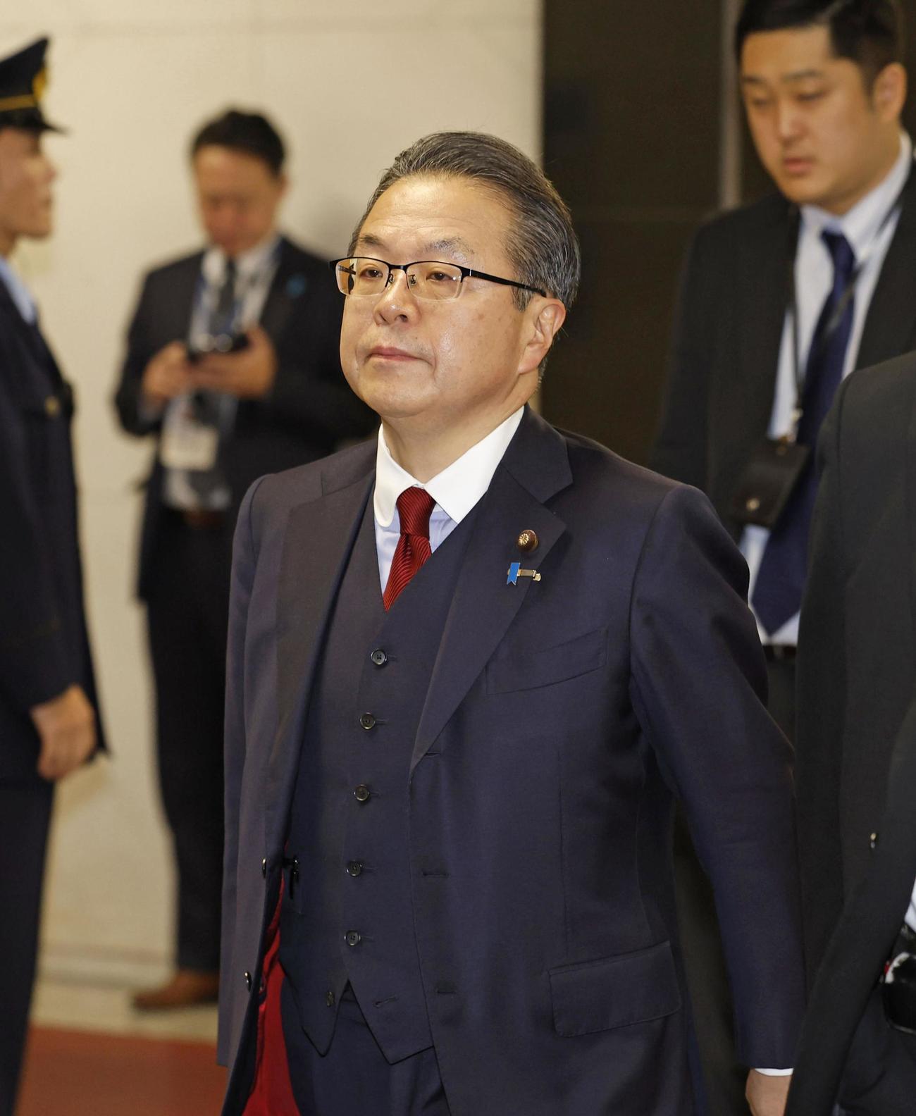 自民党本部に入る世耕参院幹事長（共同）
