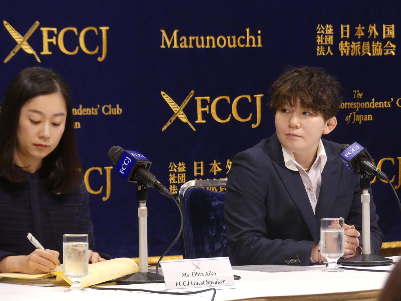 日本外国特派員協会で会見する元自衛官の五ノ井里奈さん（右）（撮影・中山知子）