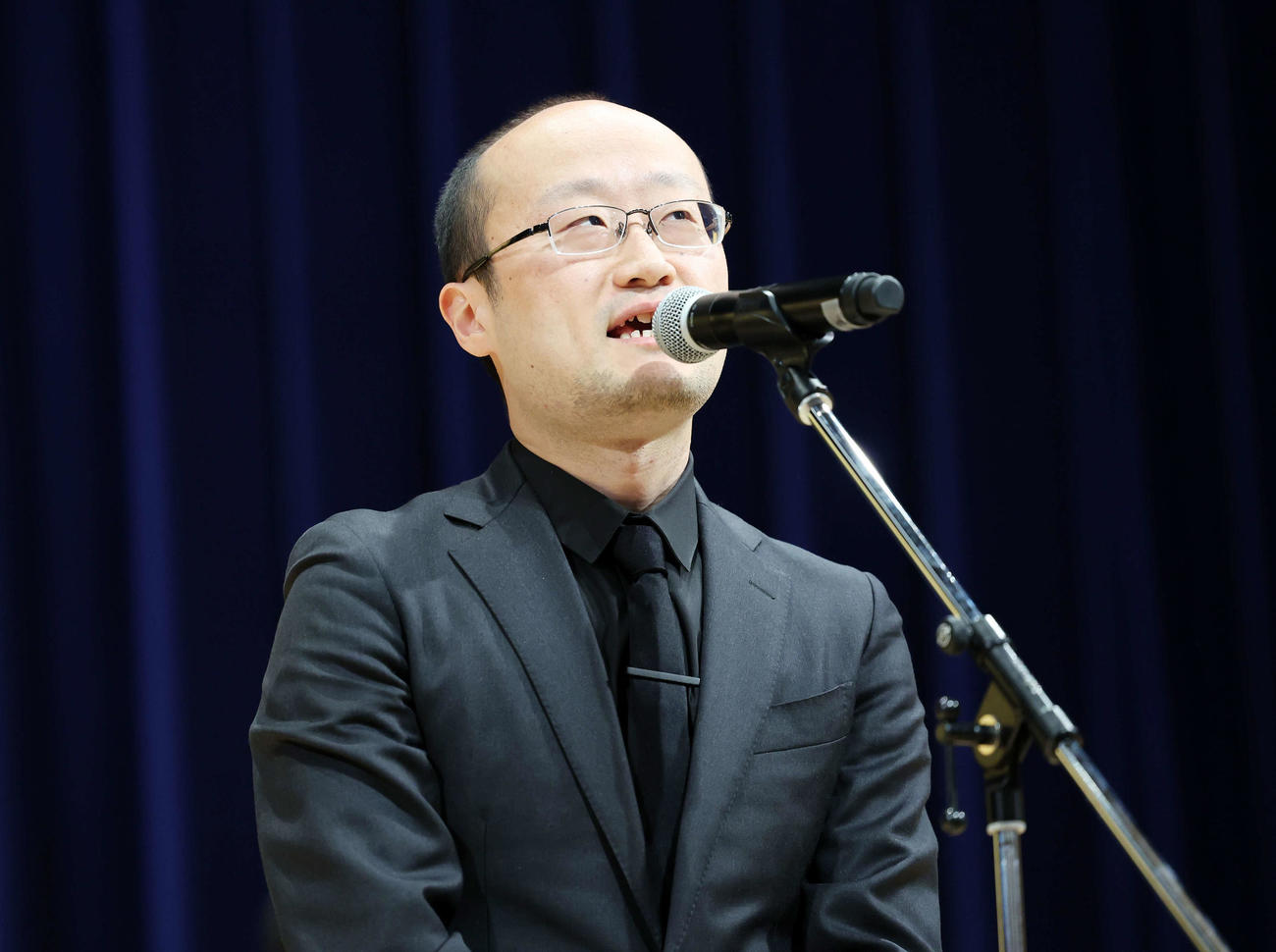 抱負を語る渡辺九段（撮影・鈴木正人）