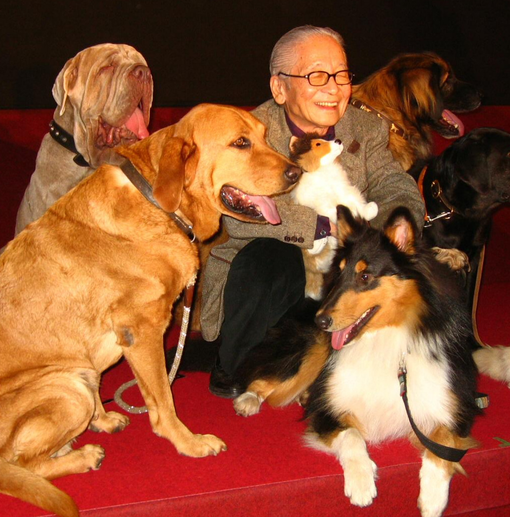 06年11月、ムツゴロウ動物王国の犬と映画「名犬ラッシー」の試写会に出席した畑正憲さん
