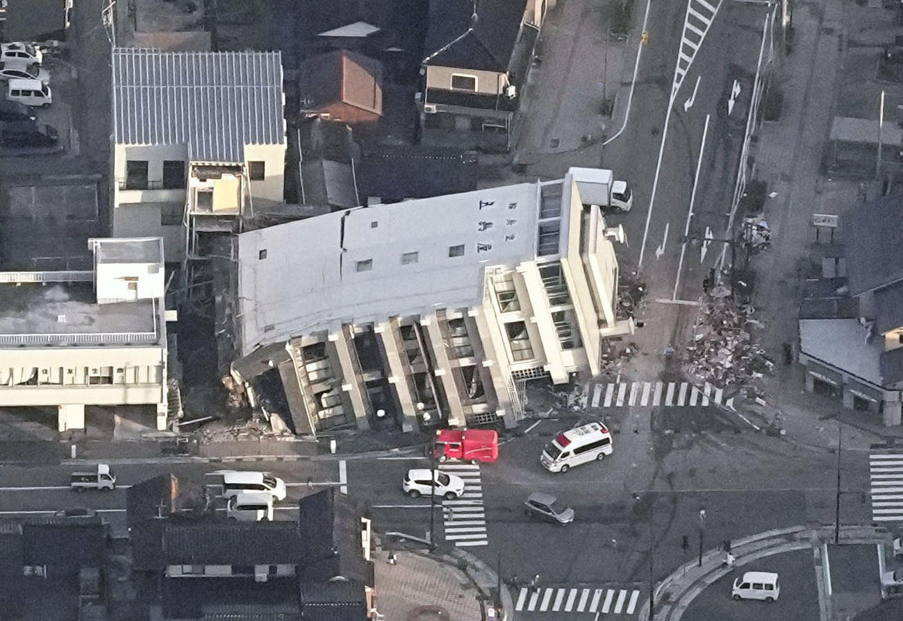 石川県輪島市で倒壊したビル（共同）