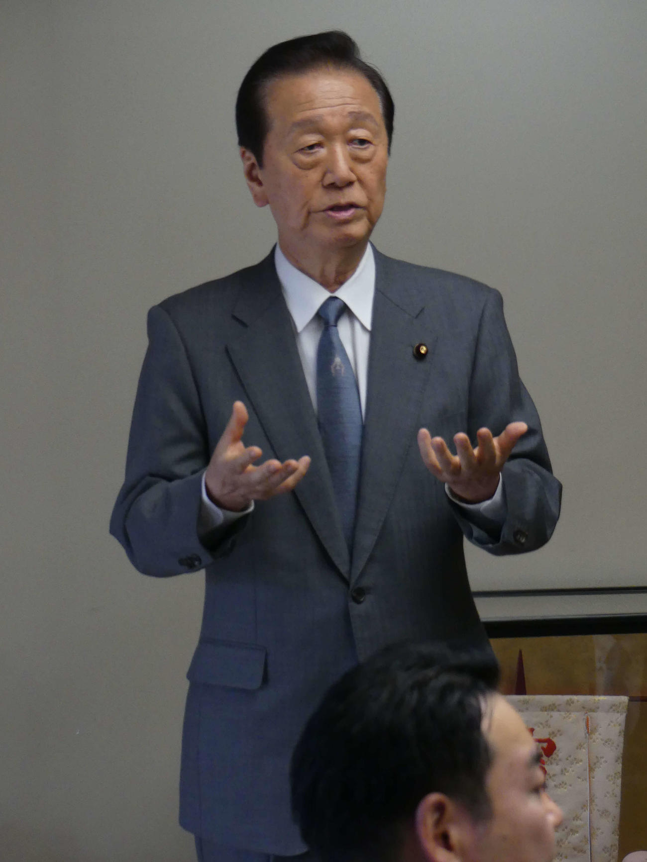 4年ぶりの私邸での新年会であいさつする立憲民主党の小沢一郎衆院議員（撮影・中山知子）