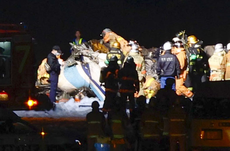 日航機と衝突した海上保安庁の航空機とみられる残骸
