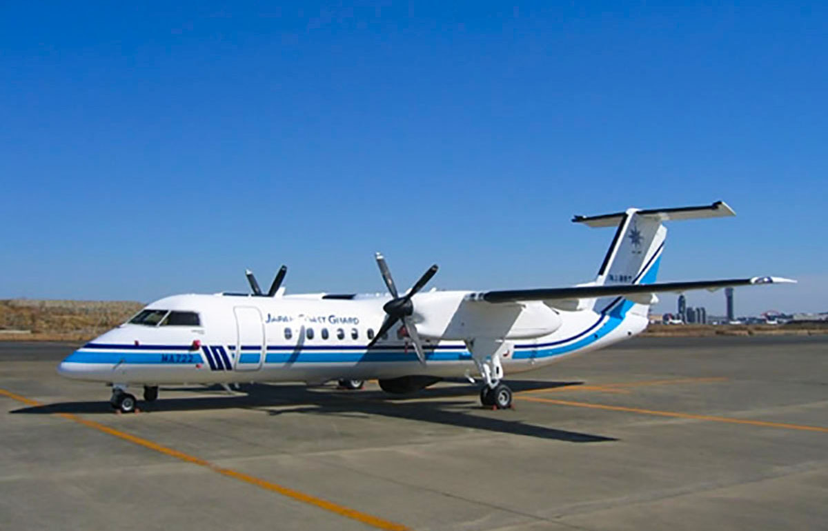 事故があった海上保安庁の航空機ボンバルディアDHC8―300（海上保安庁第三管区海上保安本部のホームページより）