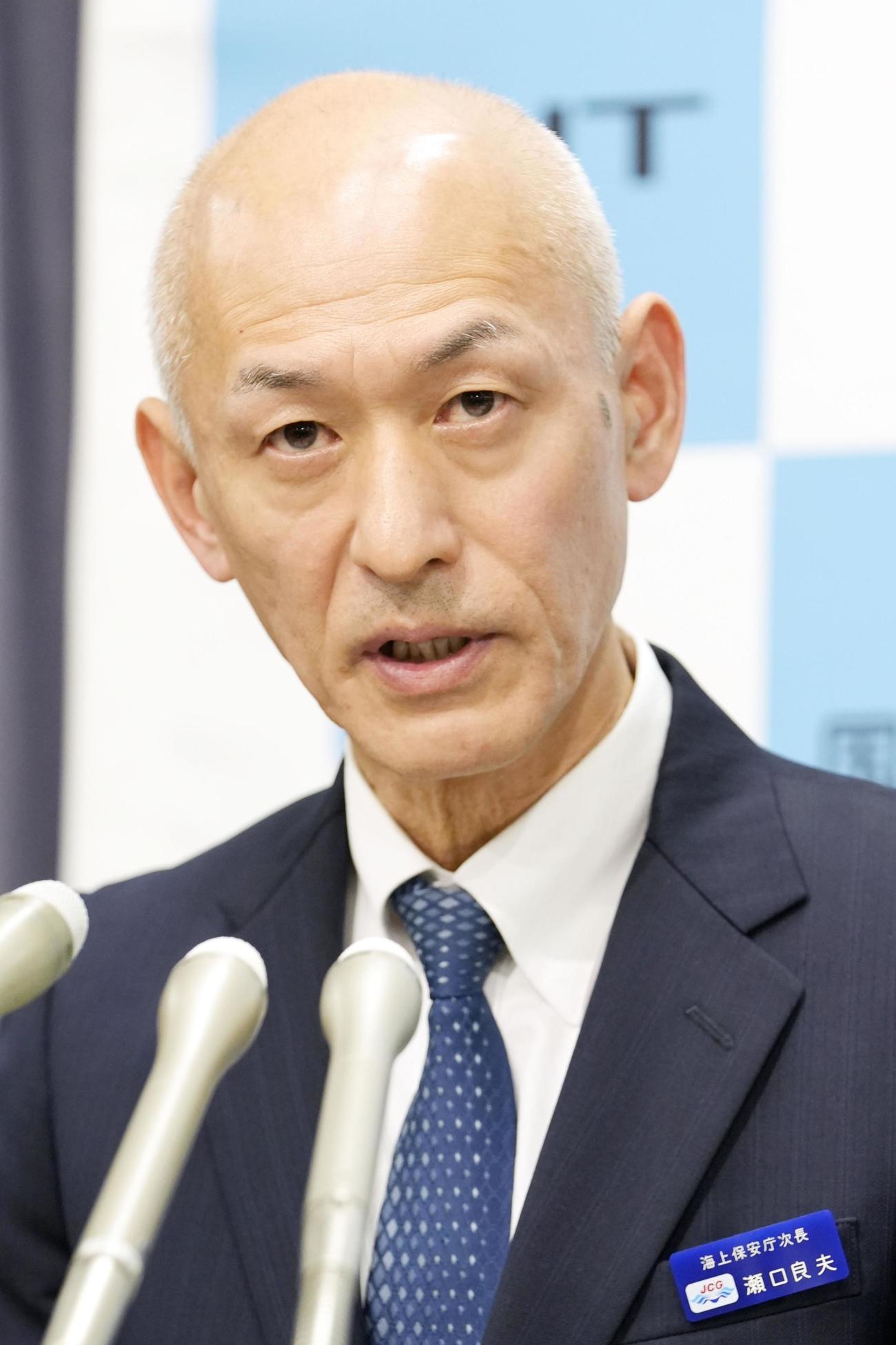 羽田空港での日航機と海上保安庁機の衝突事故を受け、記者会見する海上保安庁の瀬口良夫次長（共同）