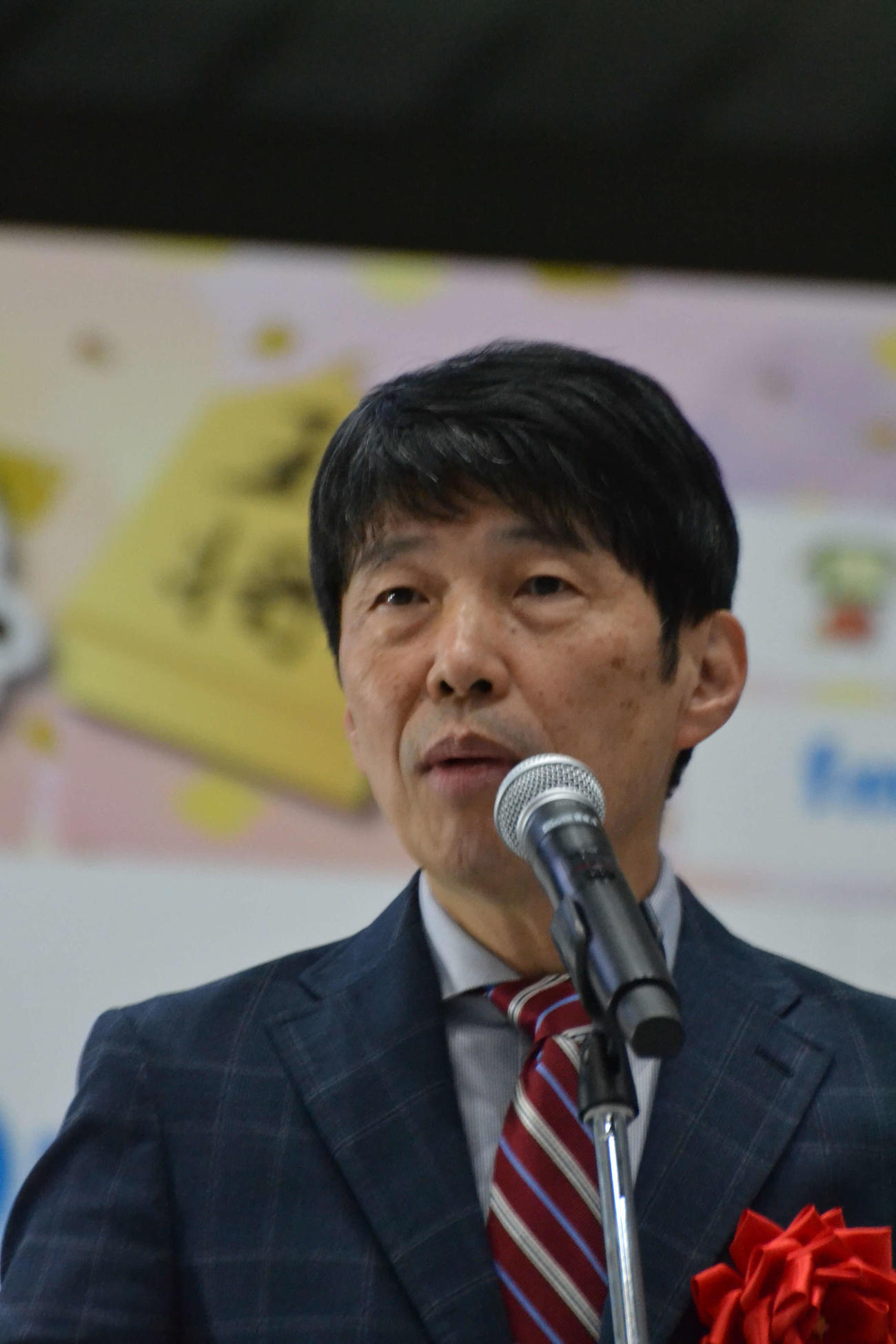 「上州将棋祭り2024」の開会式であいさつする山本一太群馬県知事