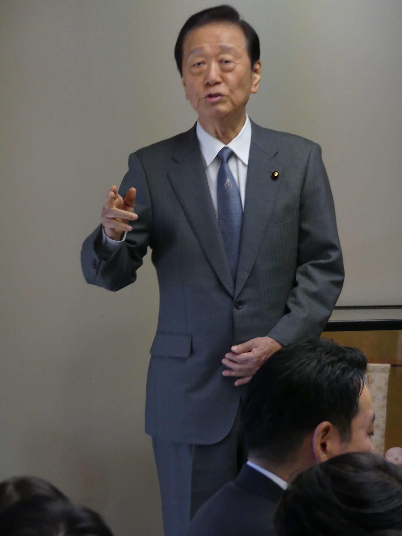 4年ぶりの私邸での新年会であいさつする立憲民主党の小沢一郎衆院議員（撮影・中山知子）