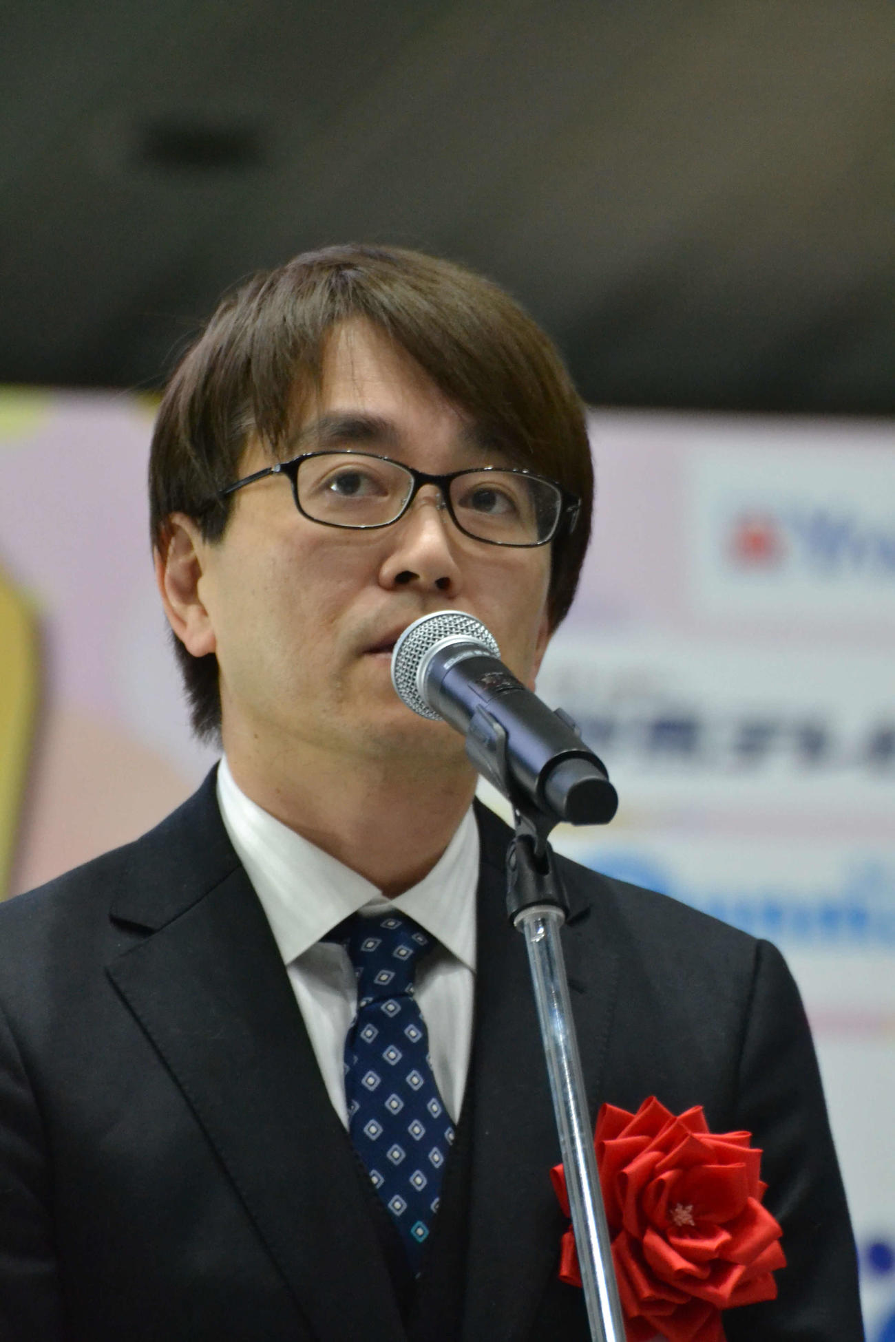 「上州将棋祭り2024」の開会式であいさつする日本将棋連盟会長の羽生善治九段