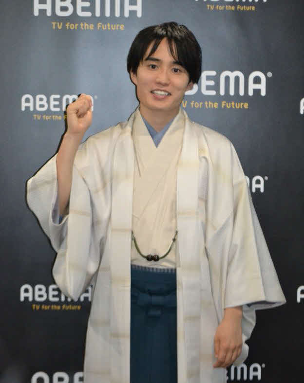 「和服で大きな対局に臨みたい」と今年の夢を口にした佐々木勇気八段
