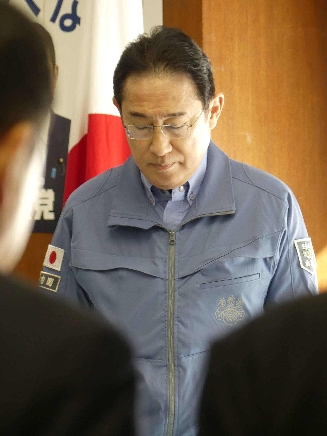 自民党の仕事始めで黙とうする岸田文雄首相（撮影・中山知子）