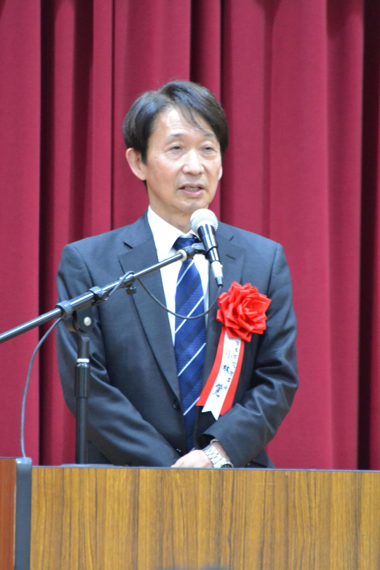 「打ち初め式」で主催者としてあいさつした日本棋院理事長の小林覚九段