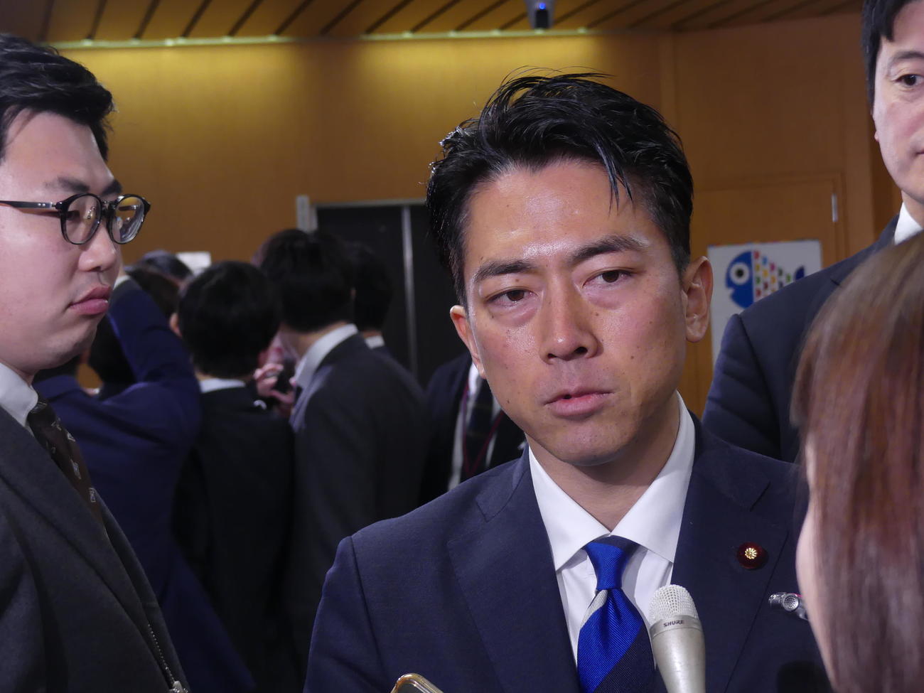 自民党「政治刷新本部」初会合の後、取材に応じる小泉進次郎元環境相（撮影・中山知子）