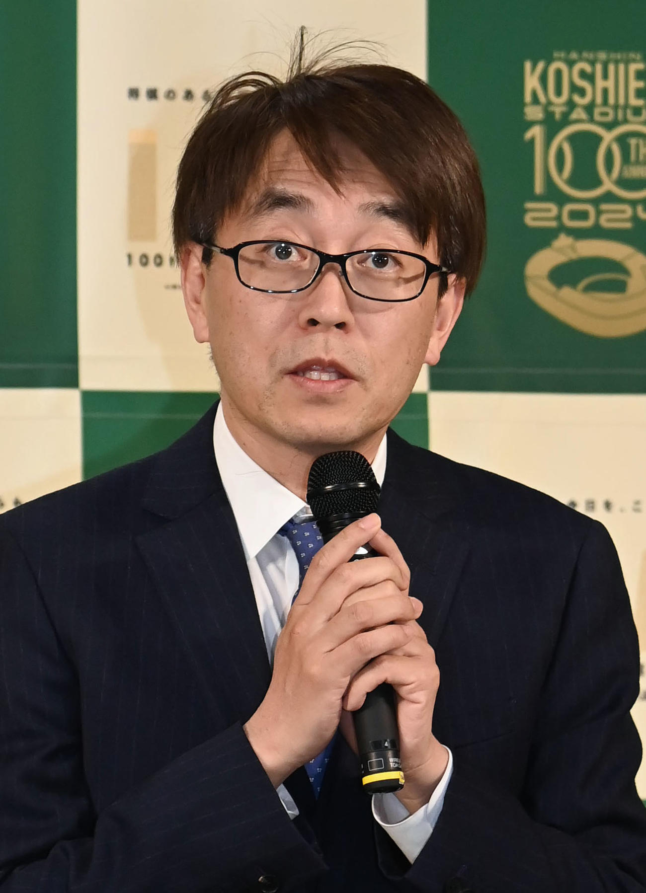 100周年記念対局の共同記者発表会をする日本将棋連盟会長・羽生善治（撮影・石井愛子）