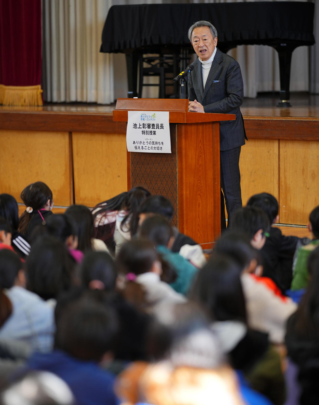 生徒たちに特別授業を行う池上彰氏（撮影・垰建太）