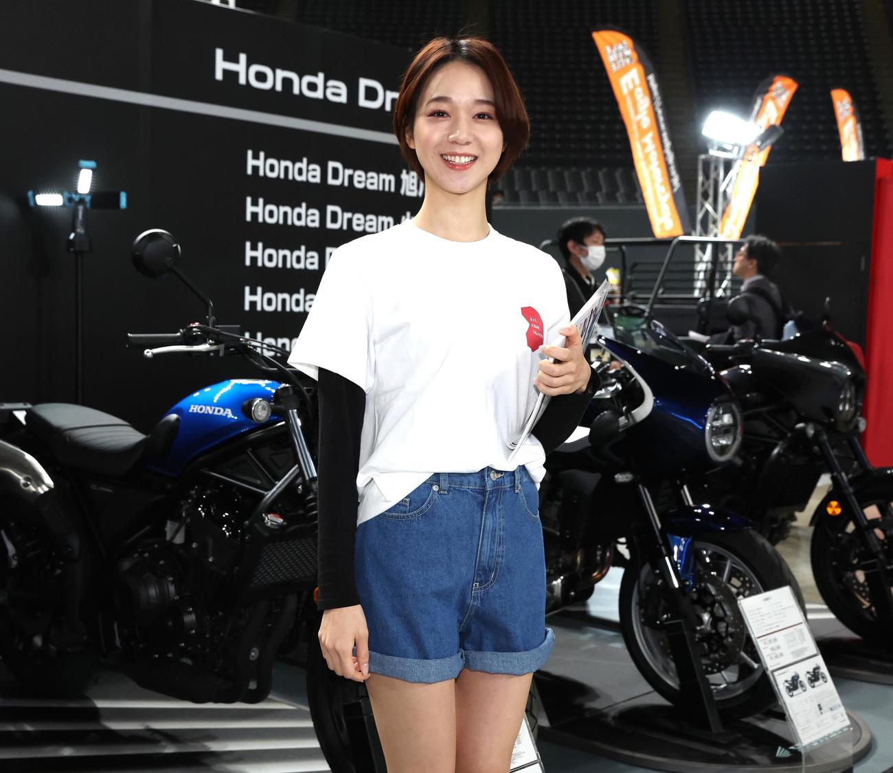 ホンダ二輪ブースのコンパニオン（撮影・黒川智章）