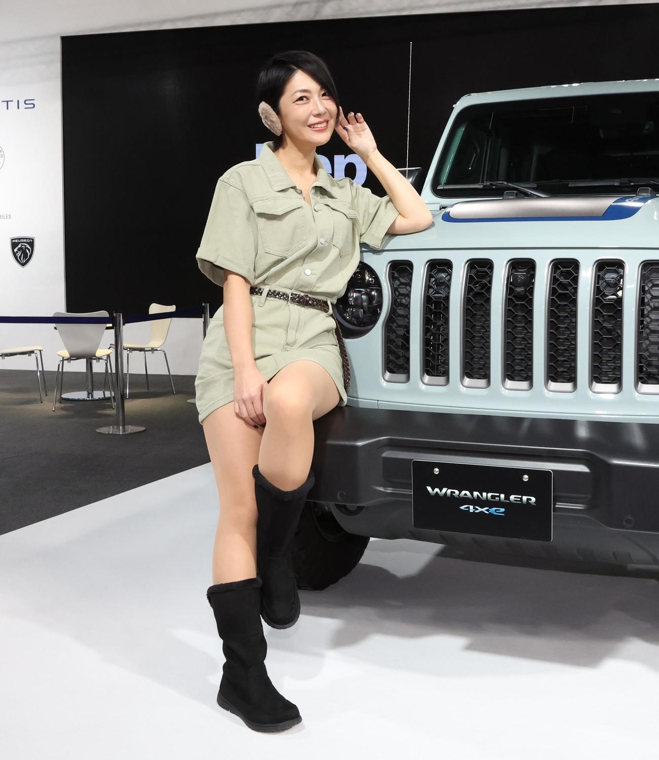 Jeepブースのコンパニオン（撮影・黒川智章）