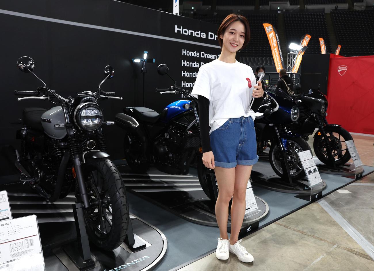 ホンダ二輪ブースのコンパニオン（撮影・黒川智章）