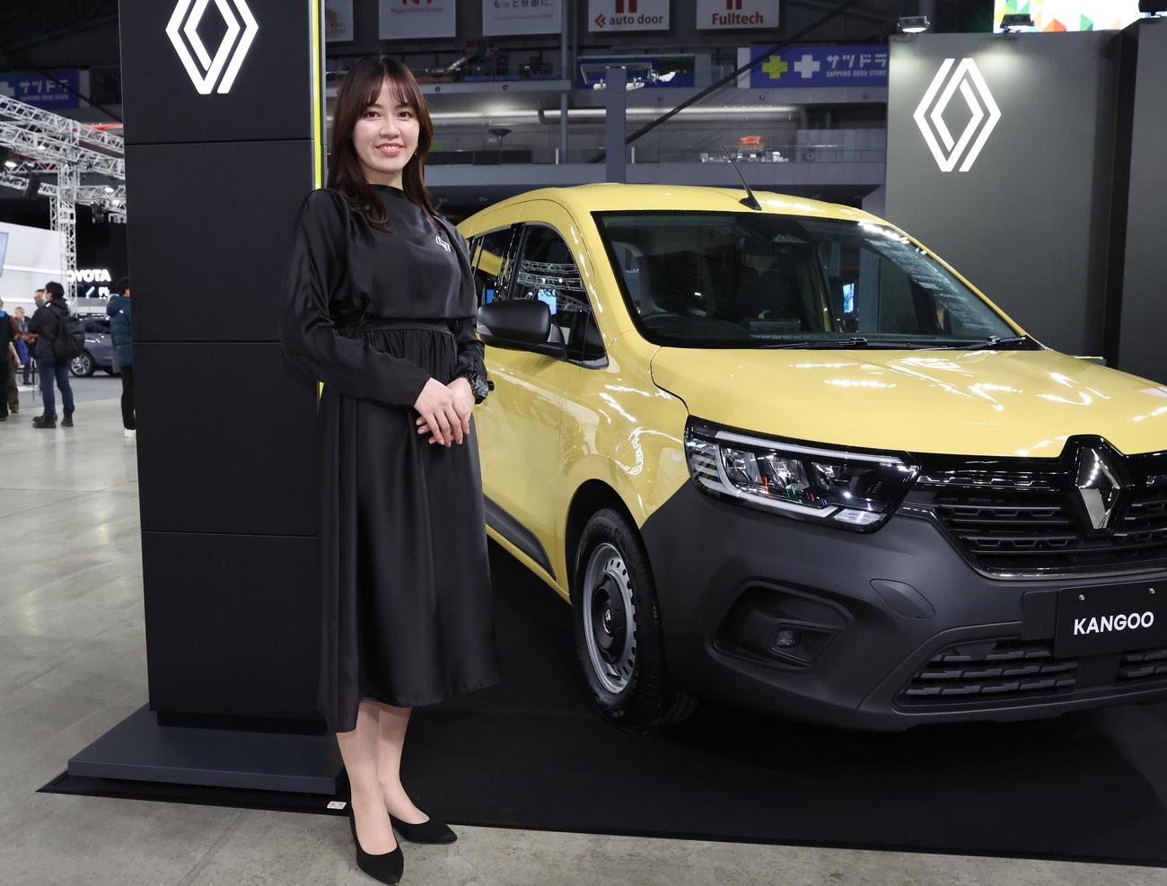 ルノーブースのコンパニオン（撮影・黒川智章）