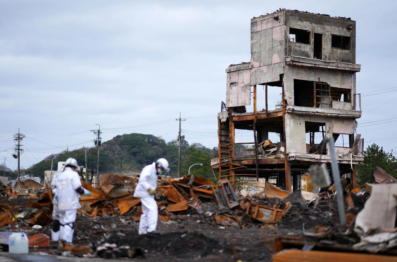 能登半島地震直後の火災で大半が焼失した「輪島朝市」付近では捜索が行われていた（撮影・横山健太）