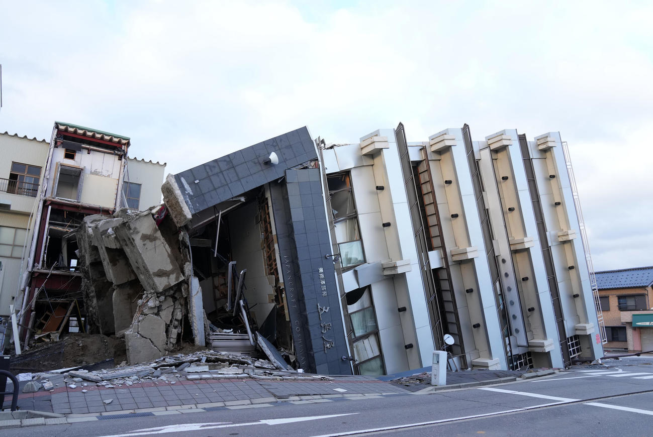 能登半島地震により倒壊した「五島屋」（撮影・横山健太）