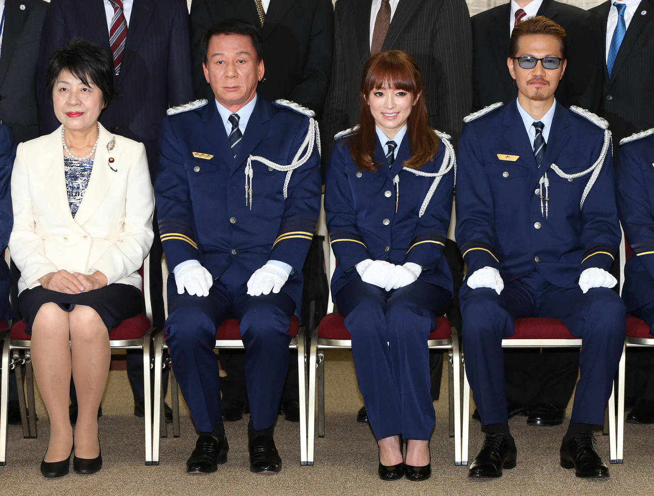 法務省矯正支援官委嘱式で。左から上川陽子氏、杉良太郎、浜崎あゆみ、EXILEのATSUSHI（2015年4月撮影）