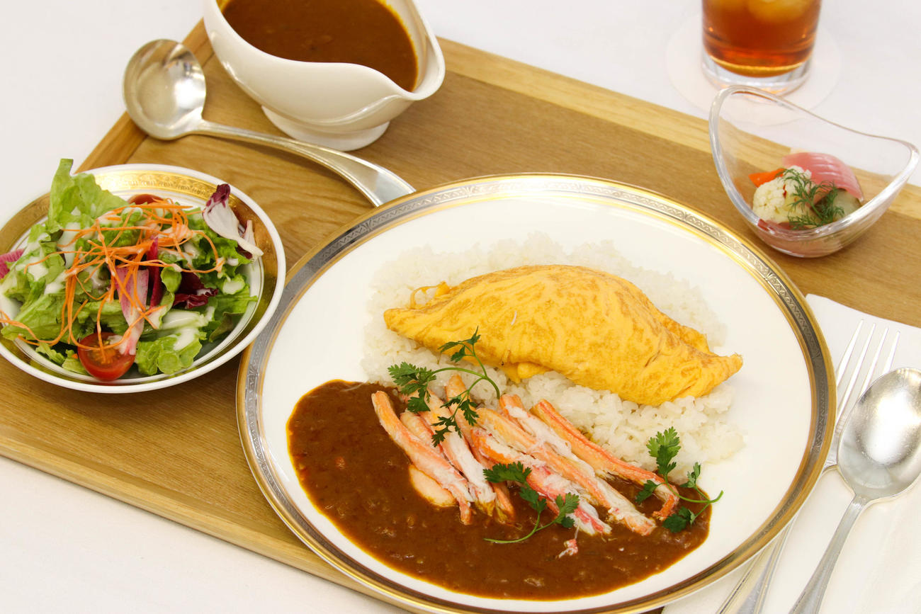 藤井聡太棋王が昼食に注文した「紅ずわいがにのカレー」（日本将棋連盟提供）