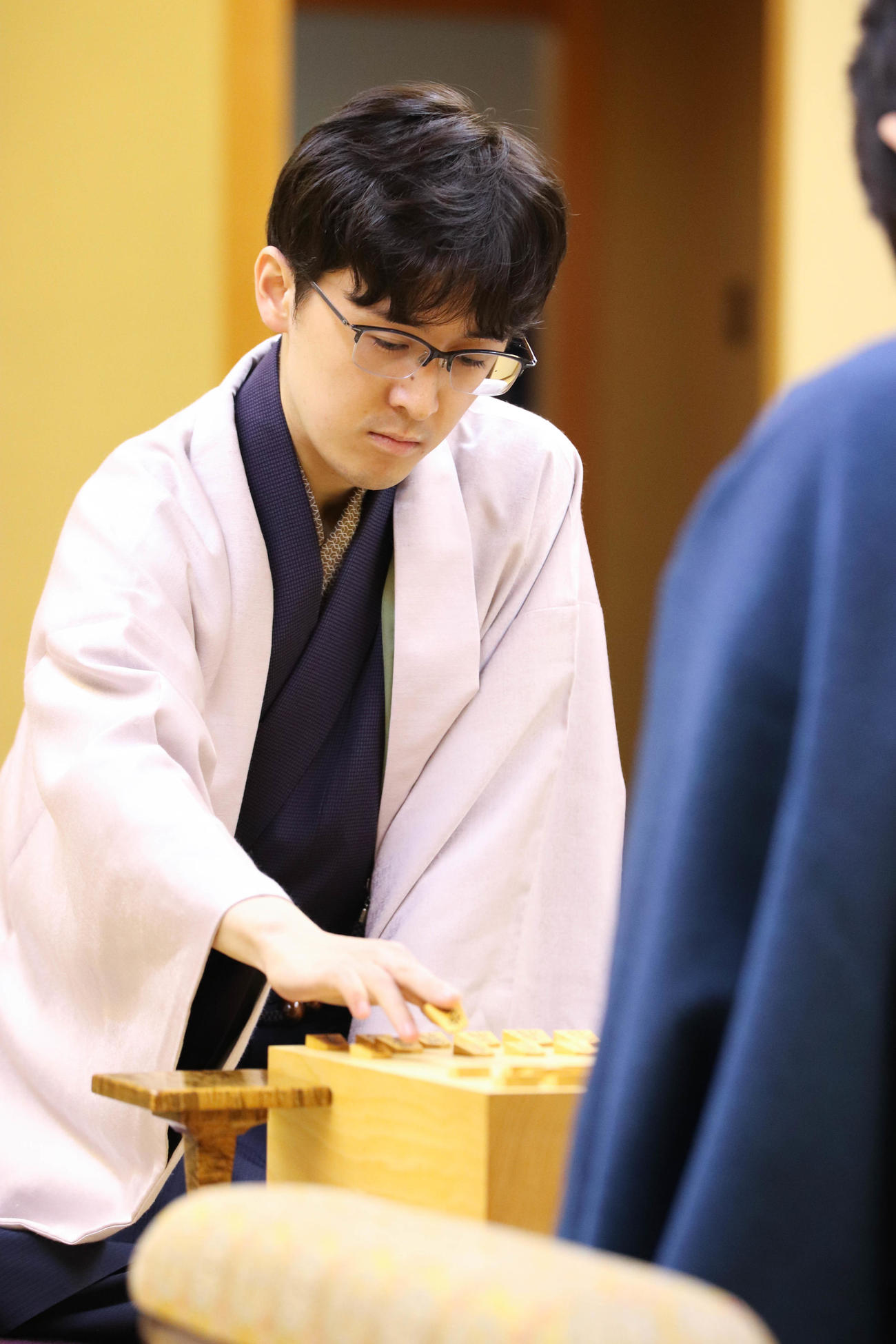 棋王戦5番勝負第1局に臨んだ伊藤匠九段（日本将棋連盟提供）