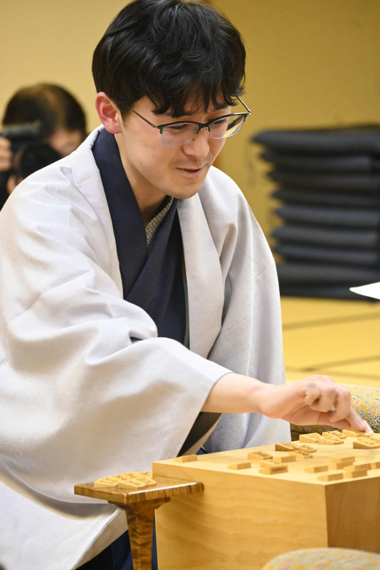終局後、感想戦を行った伊藤匠七段（撮影・松浦隆司）