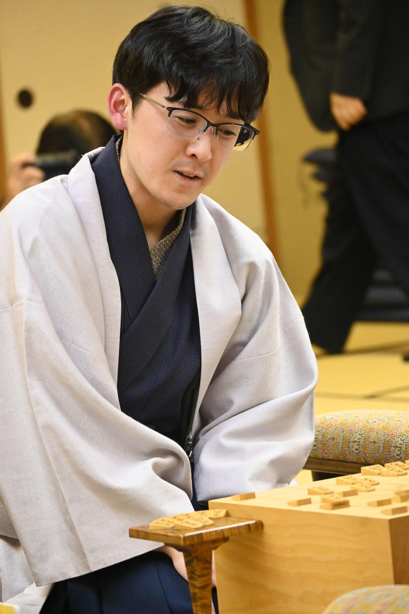 終局後、感想戦を行った伊藤匠七段（撮影・松浦隆司）
