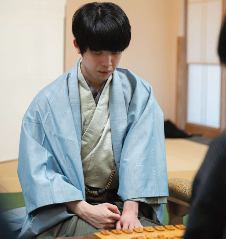 藤井王将も菅井八段も初日の昼食は「かじか出汁（だし）のラーメン（自家製麺、柔豚チャーシュー）」で「行者にんにくチャーハン」「猪餃子」のセット（日本将棋連盟提供）