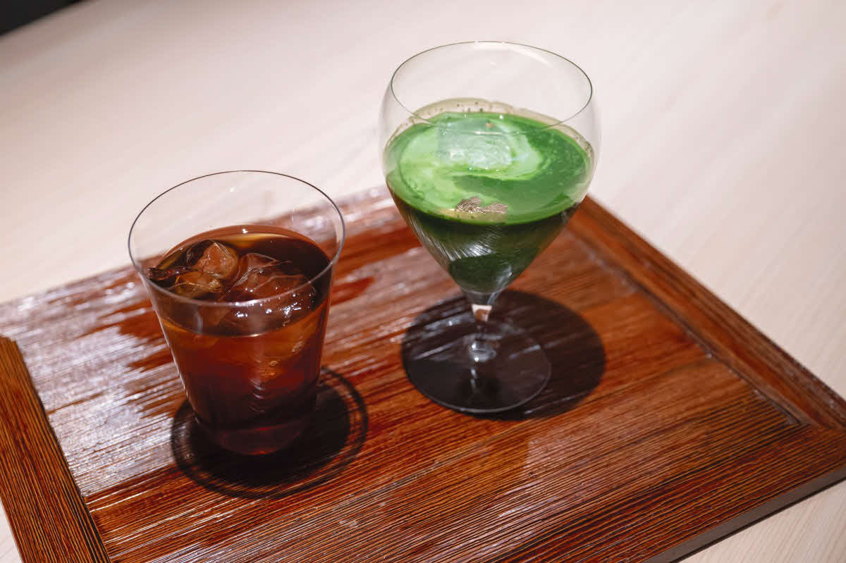 菅井竜也八段の午後のおやつは「金の抹茶アイスラテ」「冷たいハンドドリップコーヒー」（日本将棋連盟提供）