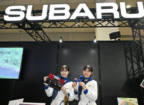 スバルのコンパニオン（撮影・石井愛子）