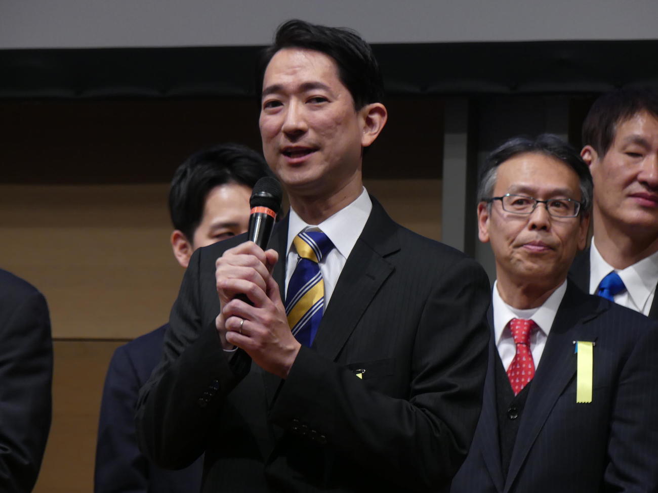 国民民主党党大会で次期衆院選への抱負を述べる鳩山由紀夫元首相の長男、鳩山紀一郎氏（撮影・中山知子）