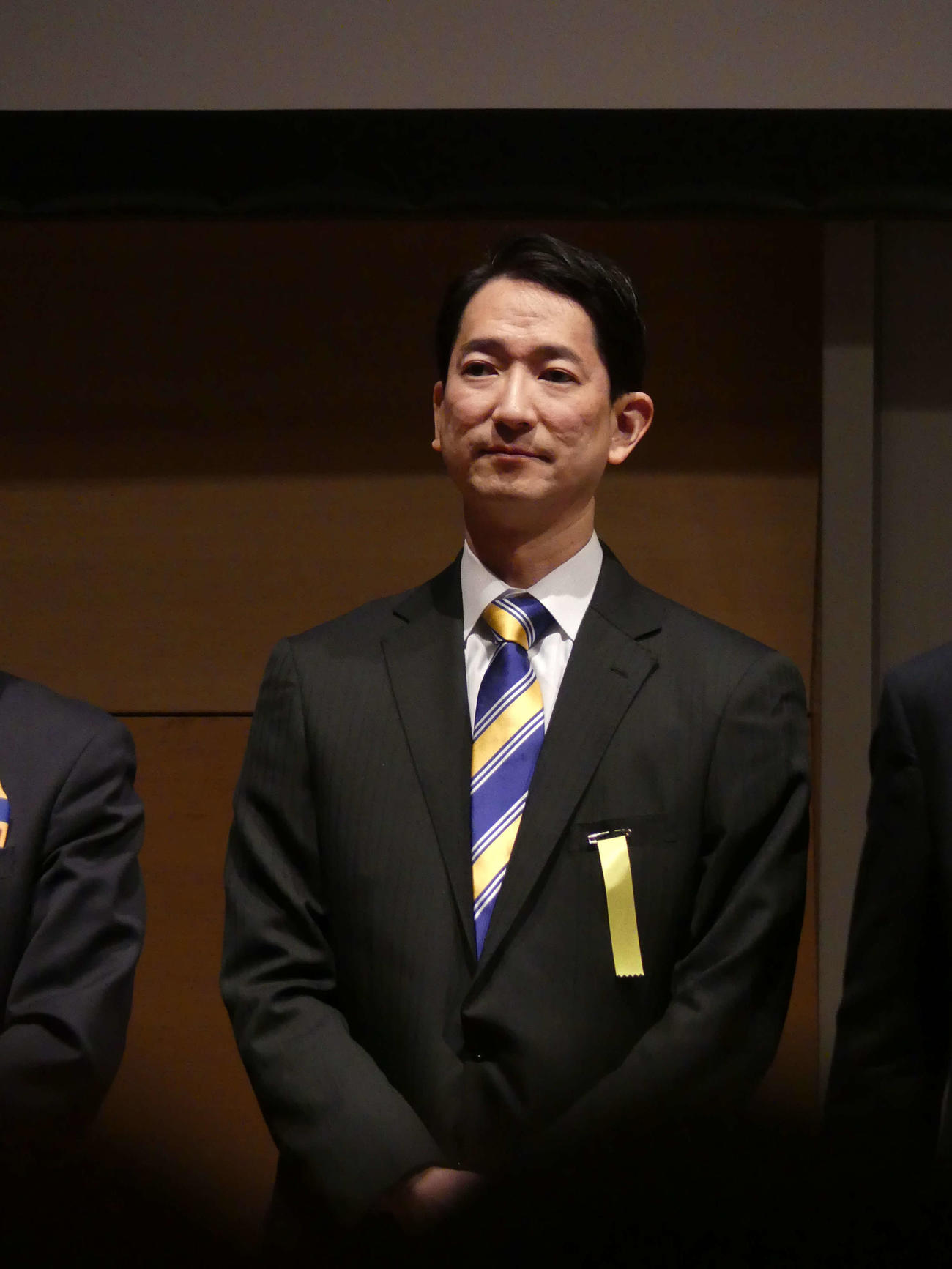 国民民主党党大会で次期衆院選の公認候補予定者として紹介される鳩山由紀夫元首相の長男、鳩山紀一郎氏（撮影・中山知子）