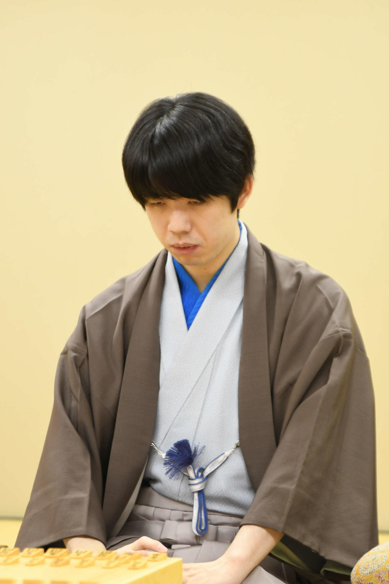棋王戦5番勝負第2局に臨んだ藤井聡太棋王（日本将棋連盟提供）