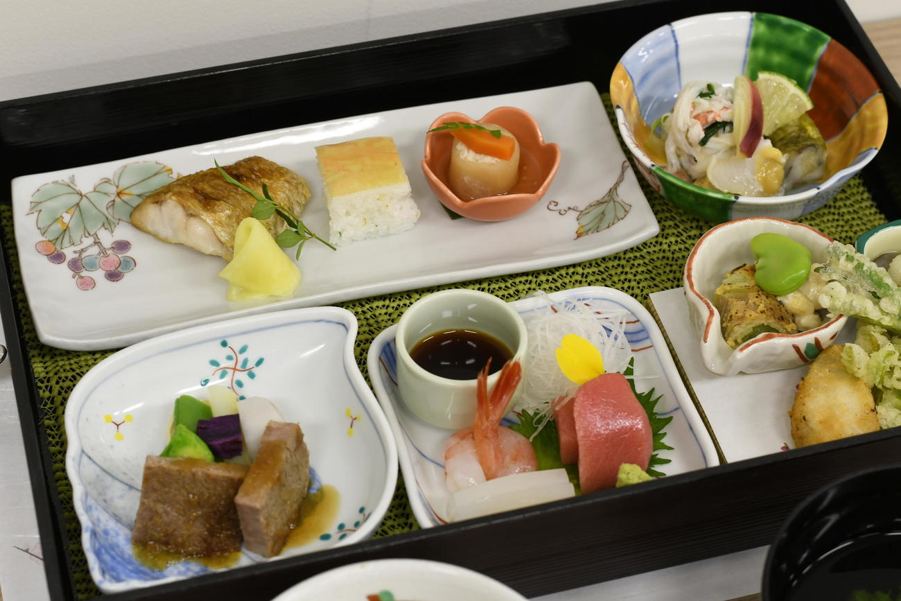 藤井聡太棋王、伊藤匠七段が昼食に注文した「加賀懐石弁当」（日本将棋連盟提供）