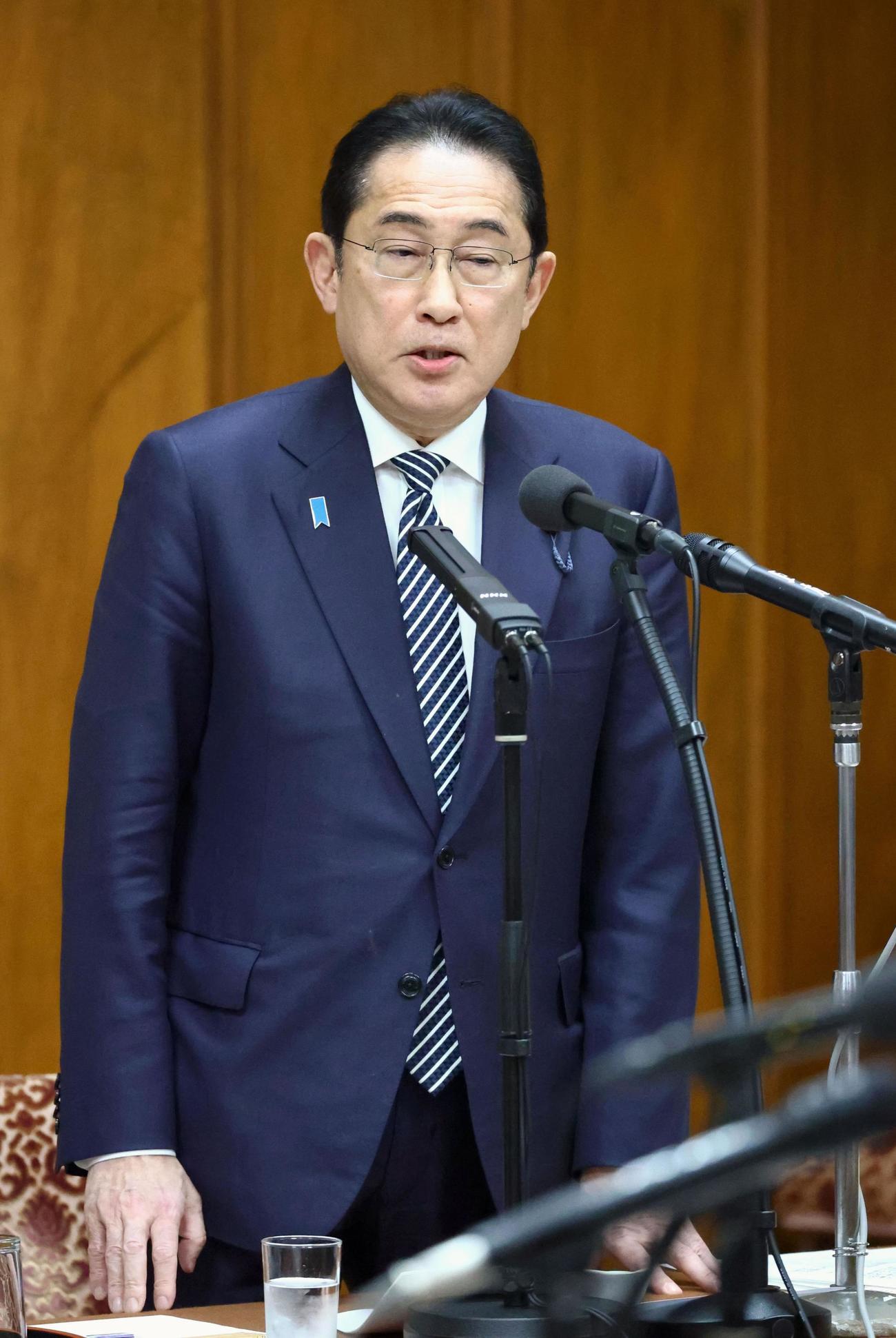 自民党派閥の政治資金パーティー裏金事件を受けた衆院政治倫理審査会で弁明する岸田首相（代表撮影）（共同）
