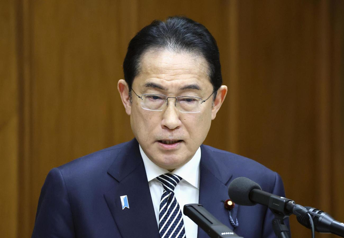 自民党派閥の政治資金パーティー裏金事件を受けた衆院政治倫理審査会で弁明する岸田首相（代表撮影）（共同）