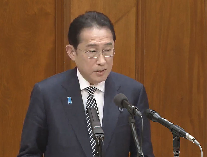 自民党派閥の政治資金パーティー裏金事件を受けた衆院政治倫理審査会で弁明する岸田首相（共同）