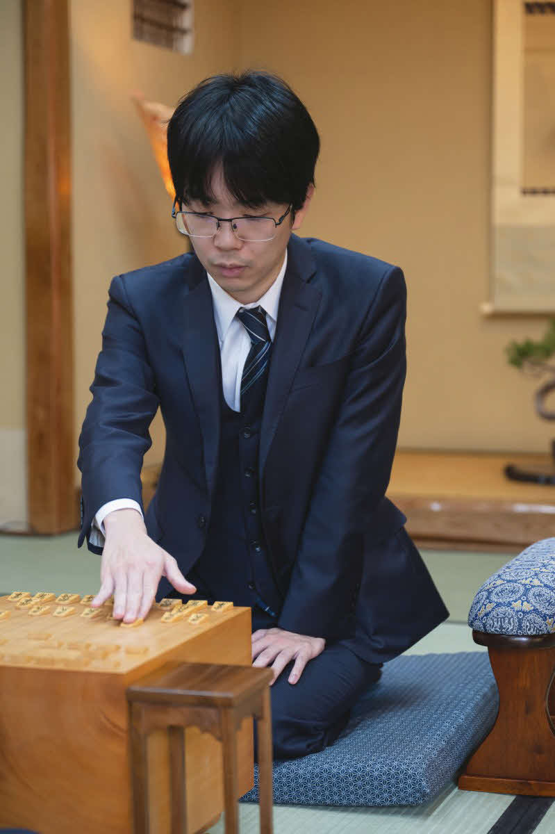 菅井竜也八段との直接対決を制して藤井聡太名人への挑戦権を獲得したい豊島将之九段（日本将棋連盟提供）