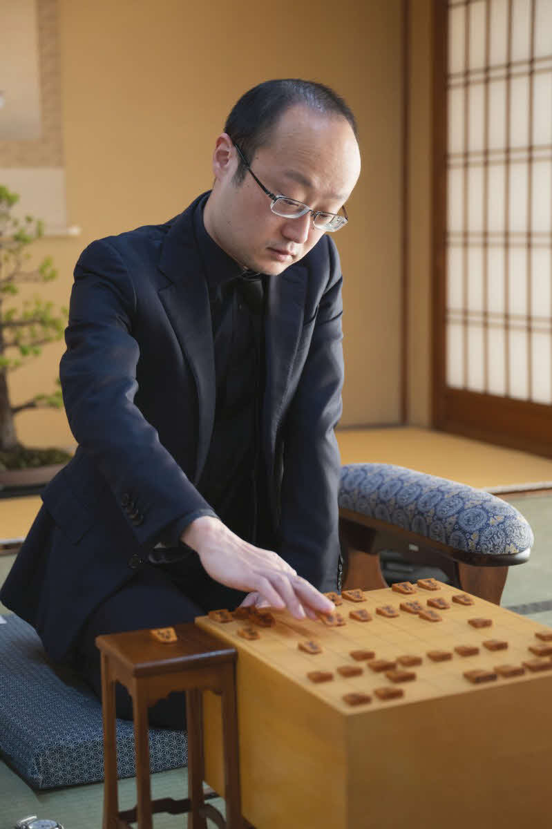 今期ただ1人挑戦権争いにも残留争いにも関係ない渡辺明名人（日本将棋連盟提供）