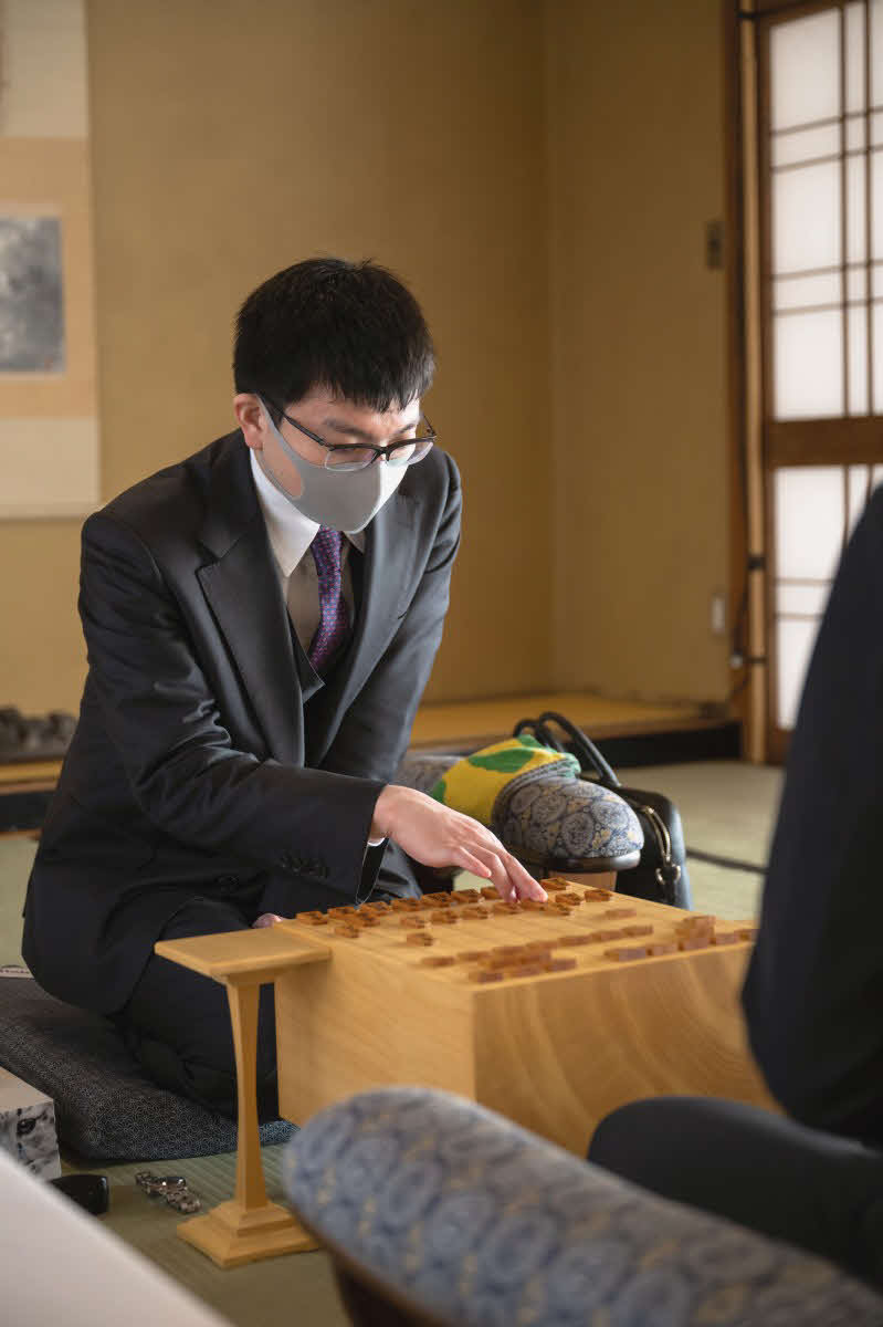 名人戦初挑戦にわずかながら望みのある永瀬拓矢九段はまず中村太地八段に勝つのが第1条件（日本将棋連盟提供）