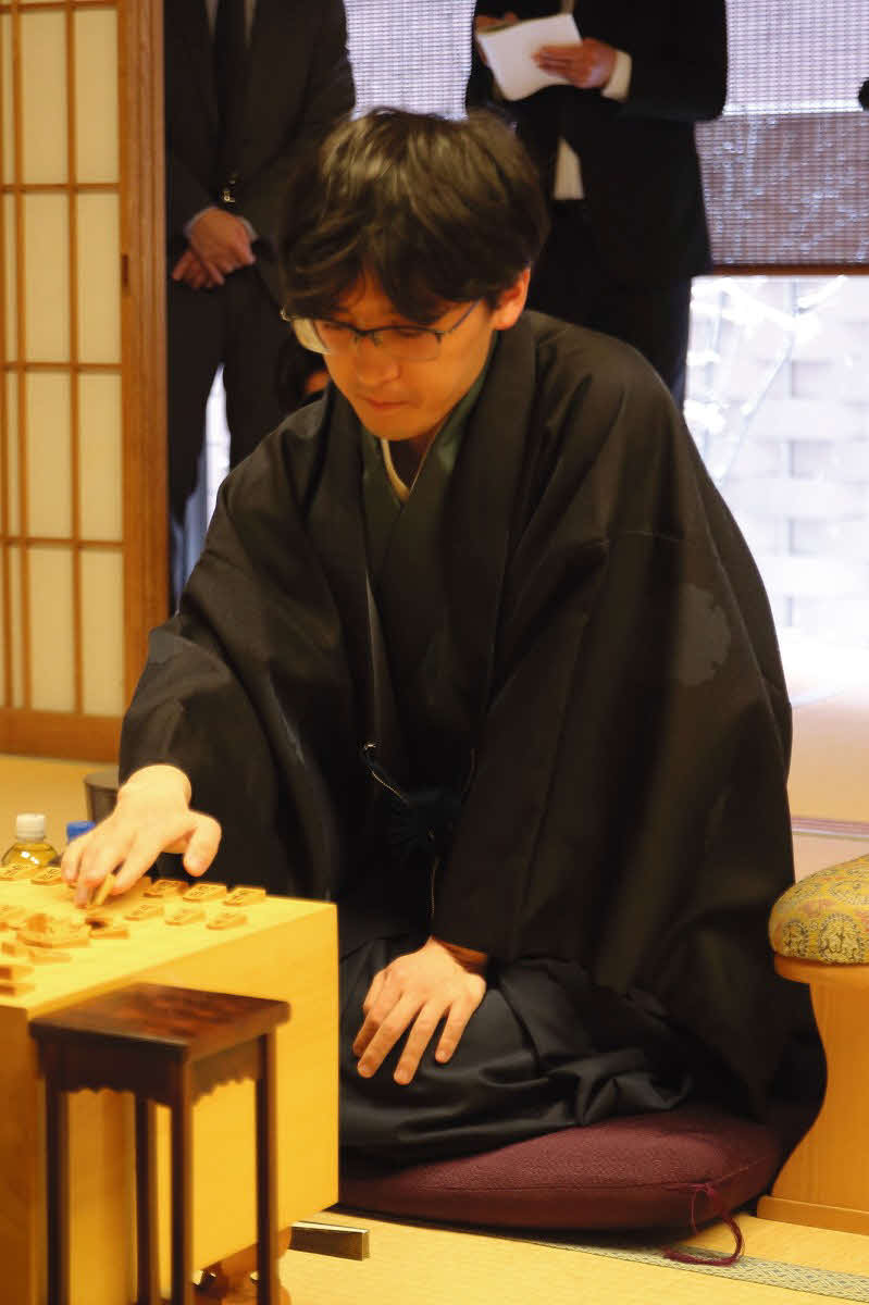 藤井聡太棋王との直接対決でいまだに白星がない伊藤匠七段はここで勝ってタイに追いつきたいところ（日本将棋連盟提供）