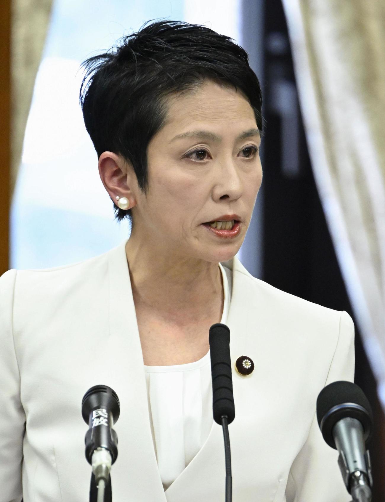 自民党派閥の政治資金パーティー裏金事件を受けた参院の政治倫理審査会で世耕前参院幹事長に質問する立憲民主党の蓮舫氏（共同）