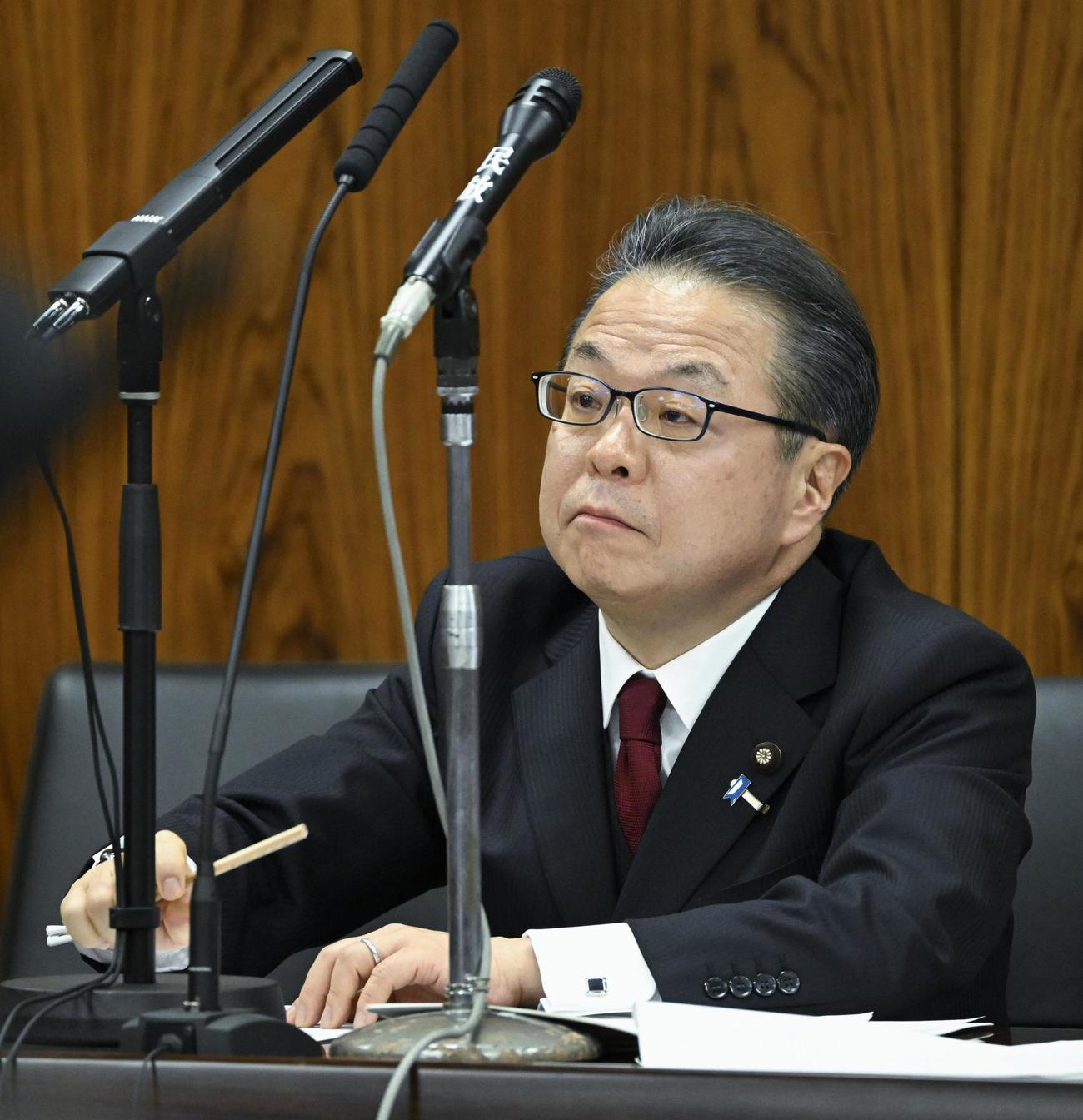 自民党派閥の政治資金パーティー裏金事件を受けた参院の政治倫理審査会で質問を聞く世耕前参院幹事長（共同）