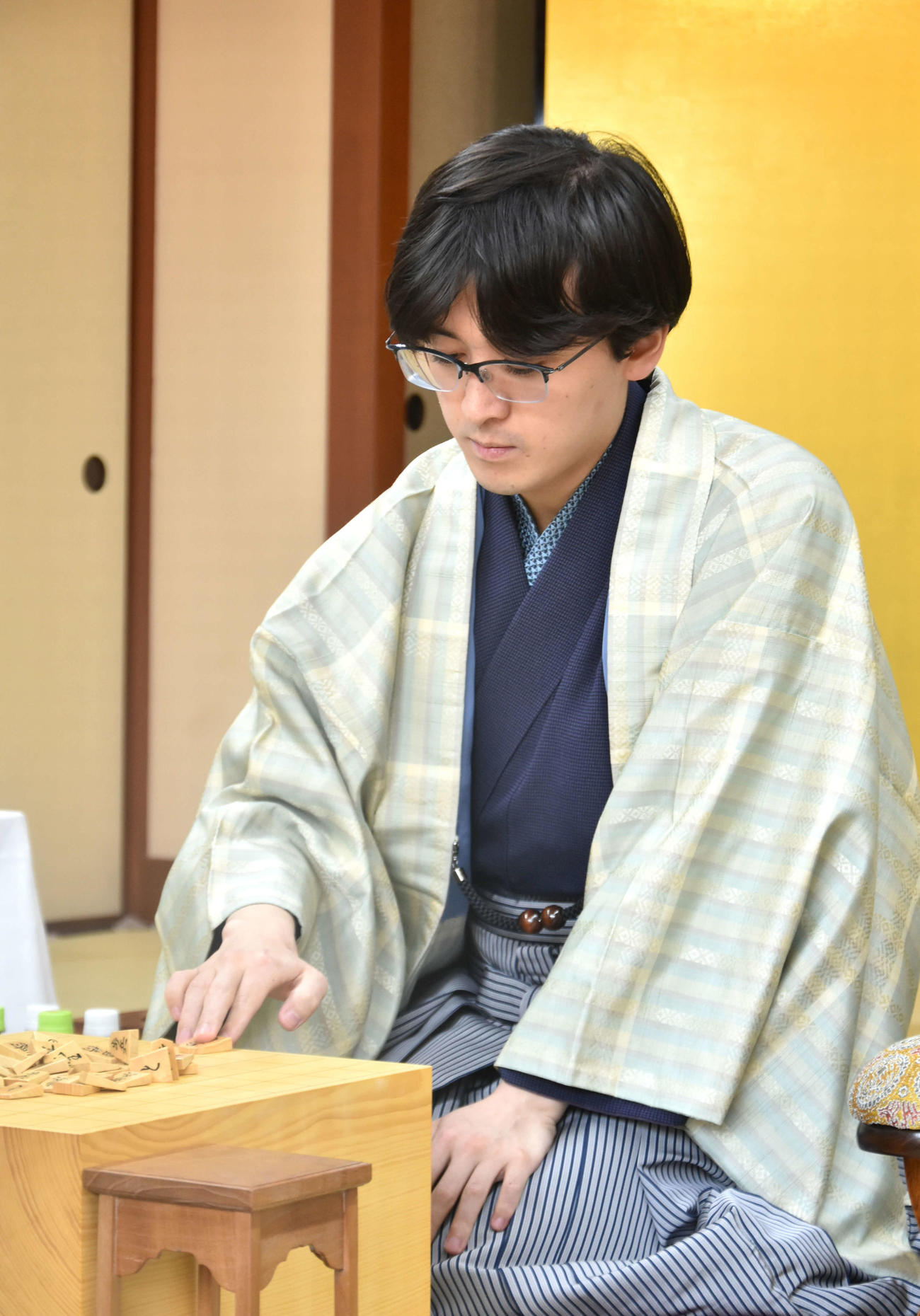かど番をしのいで対藤井戦の初勝利を目指す伊藤匠七段（日本将棋連盟提供）