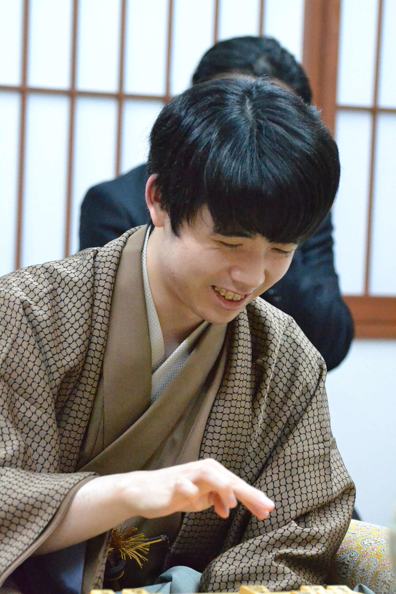 伊藤匠七段を下して初防衛を果たした藤井聡太棋王